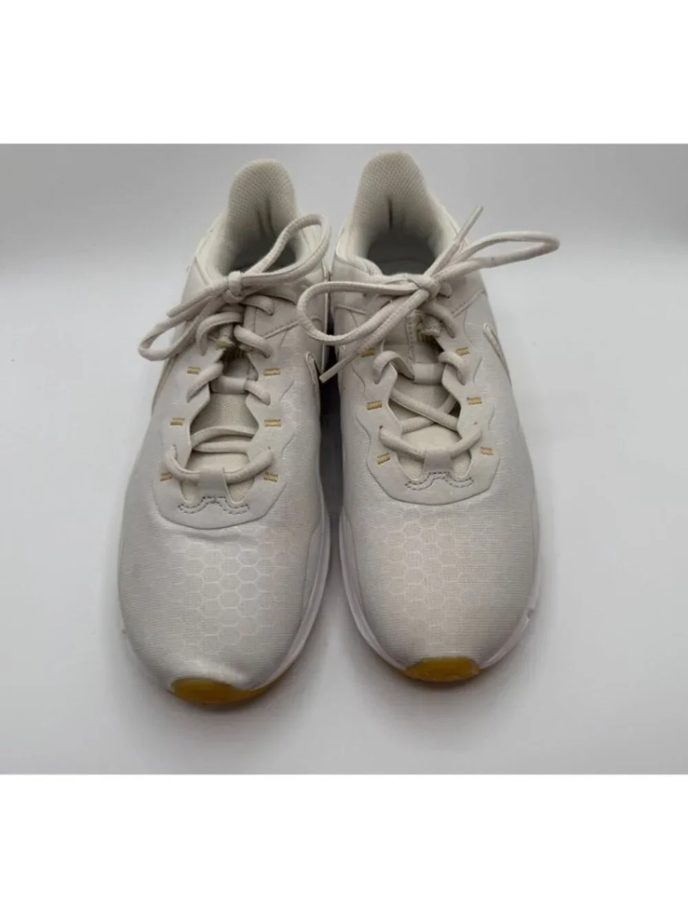 Nike Legend Essential 2 Trainers Women Size 7.5 Platinum Tint/Metallic Gold Star